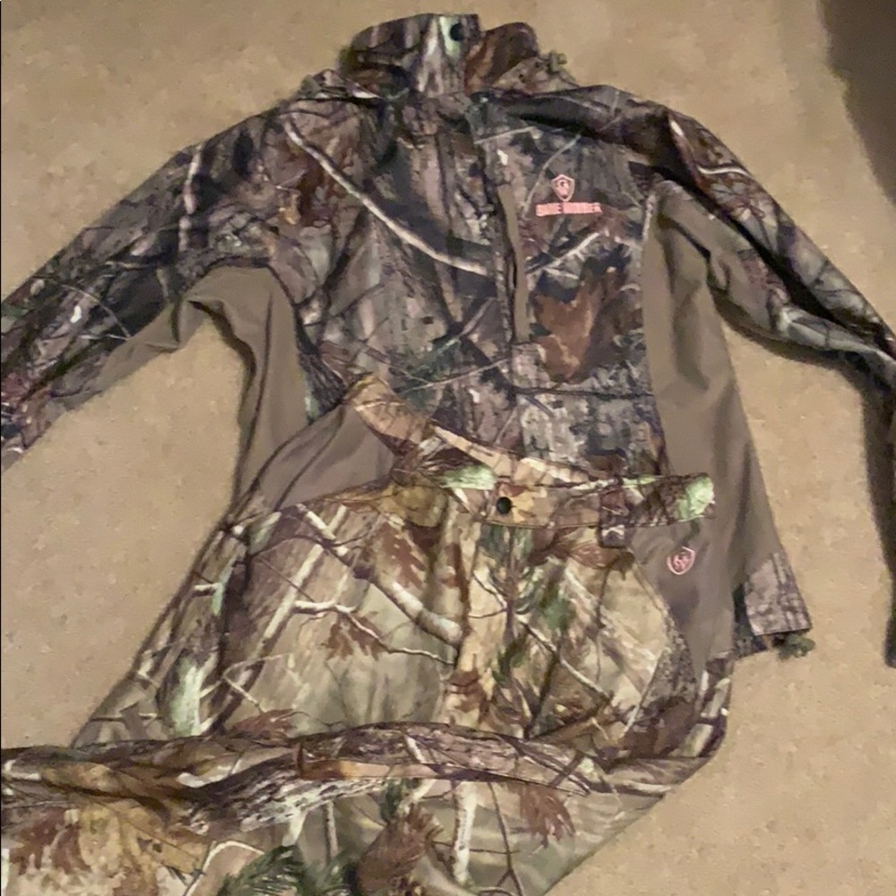 Women’s hunting camo set